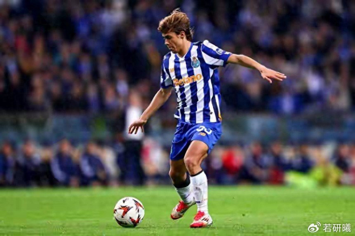 开云官网-7000万！皇马盯上葡萄牙新核，但安切洛蒂真的需要他吗？|转会|罗德里戈·埃尔南德斯·卡斯坎特|圣地亚哥-伯纳乌足球场|维蒂尼亚-费雷拉|罗德里戈-莫拉_新浪体育_新浪新闻